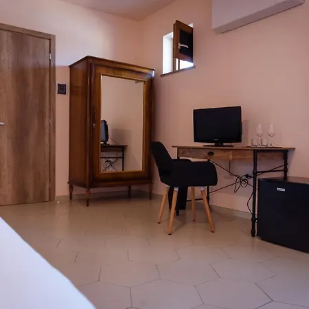 Ca' Del Viaggiatore Alojamento de Acomodação e Pequeno-almoço Farigliano
