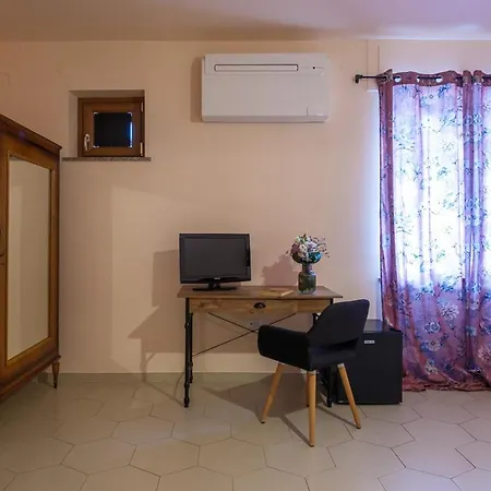 Ca' Del Viaggiatore Bed and breakfast Farigliano